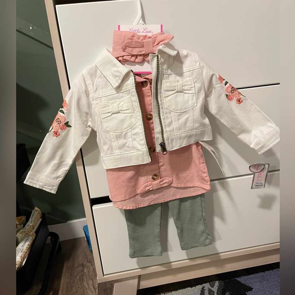 NWT Little Lass 3 piece set with accesory 18M